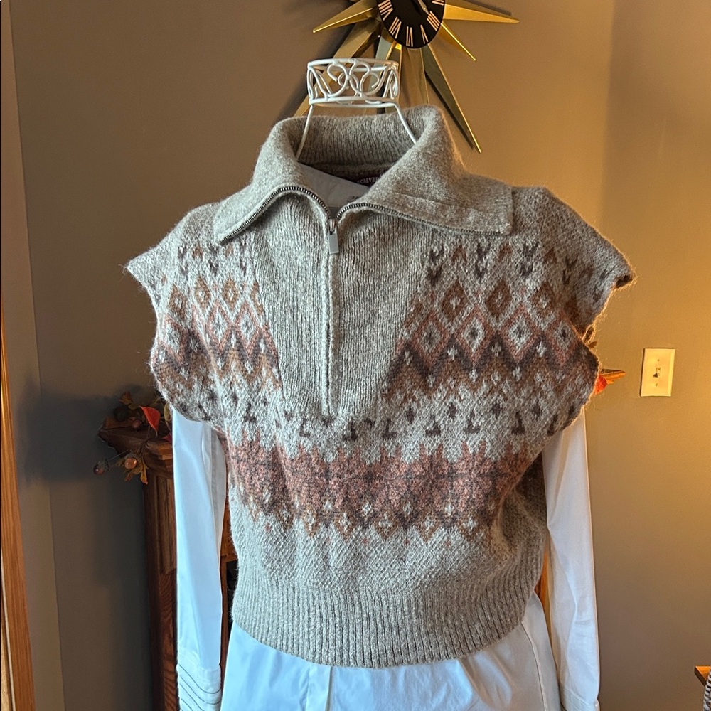 CHUFY - Forever Patagonia Beige and Brown Zippered Sweater Vest Sz M/L